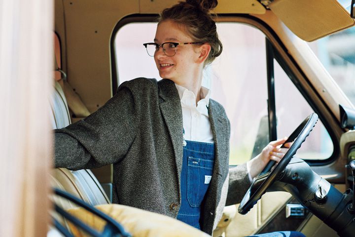 顔まわりが一気に垢抜ける！ブロウメガネ6選とデニムのコーデ2選