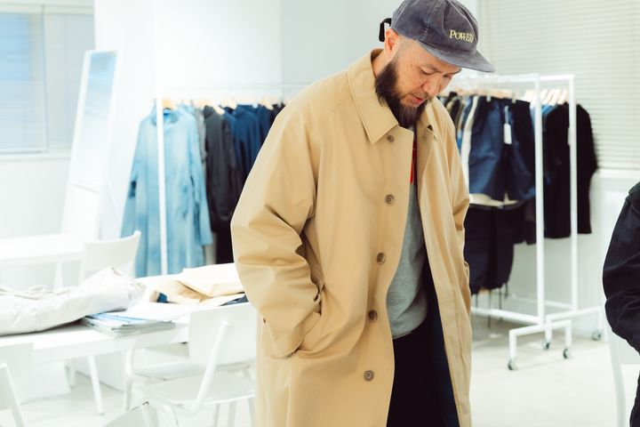 あのコートの開発秘話をきかせて！《nanamica(ナナミカ)》のバルマカーンコート １０の質問 【もの作りの場を訪ねて｜FUDGE dig.】