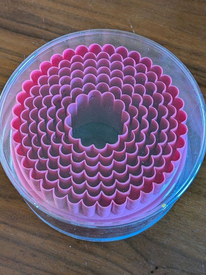 2.食パンを型抜きする