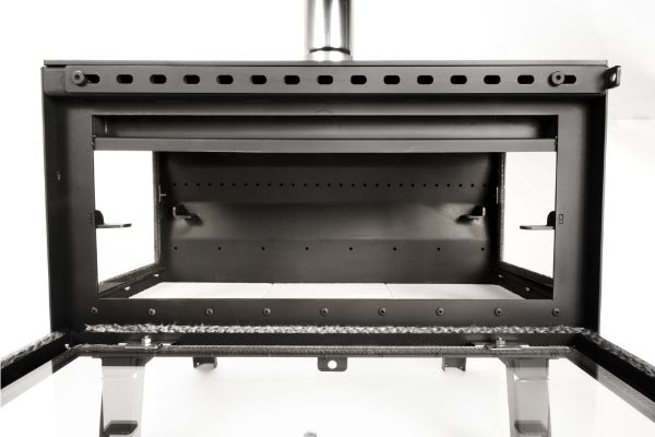 3面ガラスで火が踊る！調理もできる万能な多機能薪ストーブがロマン爆発！