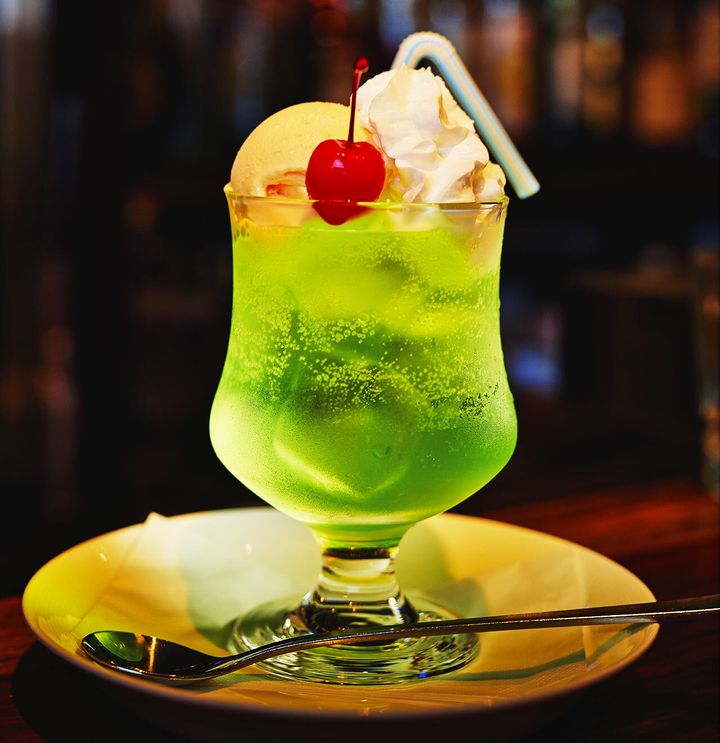 銀座『厨房酒場 カモメセラー』の「大人のクリームソーダ」