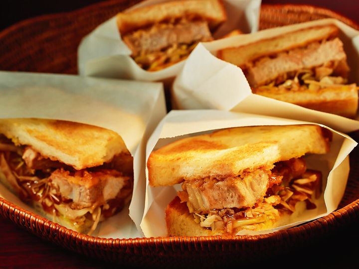 銀座『厨房酒場 カモメセラー』の「カツサンド」