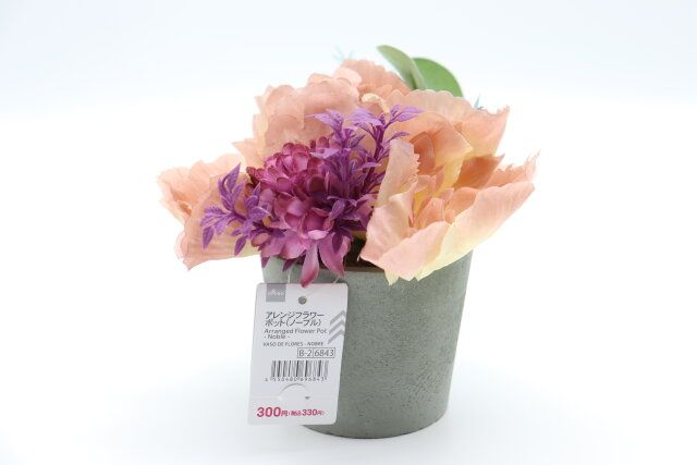 ダイソーのアレンジフラワーポット（ノーブル）のパッケージ
