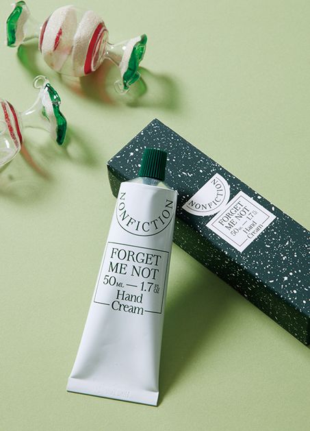 around3000円でママ友へのクリスマスギフト探し！「フォーゲットミーノットのハンドクリーム」はいかが？の画像1