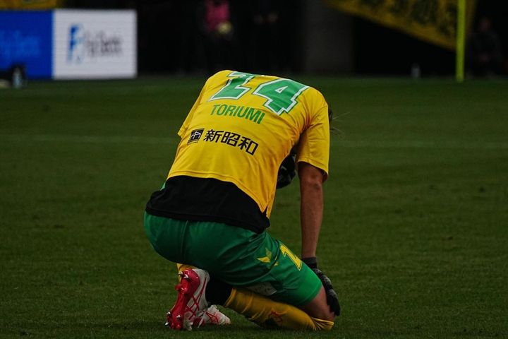 画像: 試合終了直後に涙を流した鳥海（写真：縄手猟）