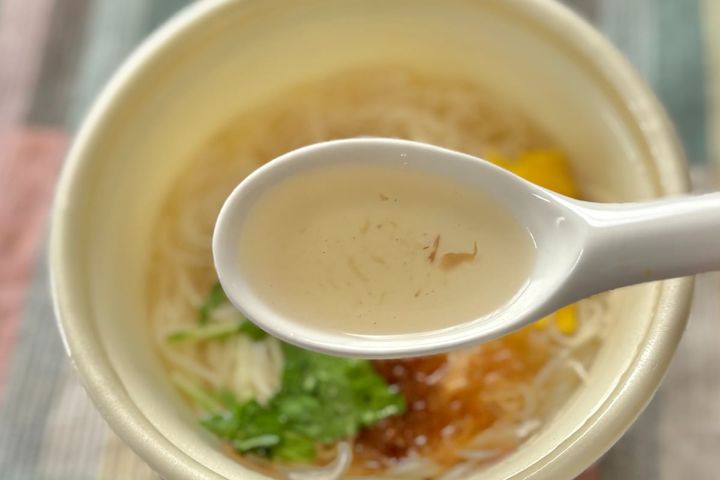 ほっとする～！【ファミマ】夜食にも最適な162kcalのあったか麺