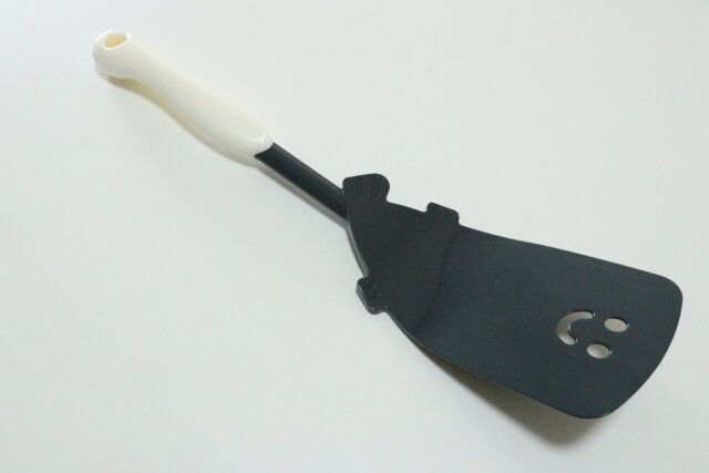 ダイソーの奥まで届く長めのふぐターナーのビジュアル