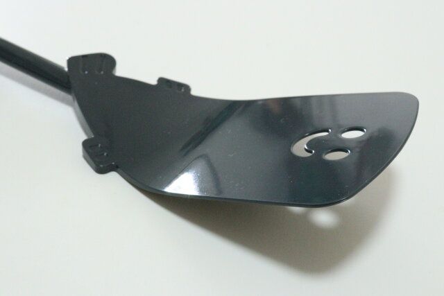 ダイソーの机に付かない奥まで届く長めのふぐターナー