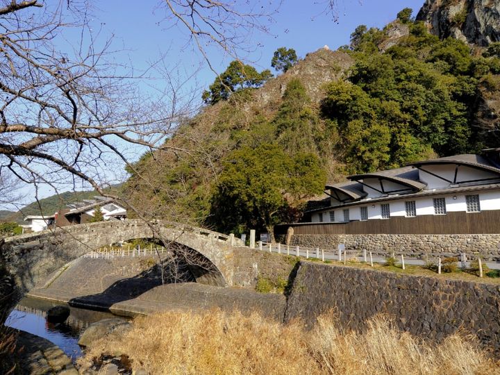 All About ニュース編集部が全国250人を対象に実施した外国人観光客にすすめたい温泉地に関するアンケートの調査結果から、岩手県で「外国人観光客にすすめたい温泉地」ランキングを発表！ 2位「盛岡つなぎ温泉・鶯宿温泉」を抑えた1位は？