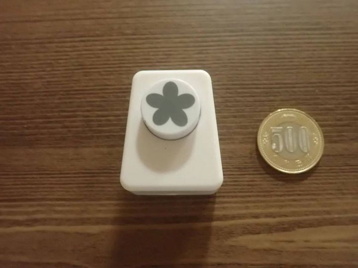 DAISO(ダイソー)：クラフトパンチ(ペタル5型)