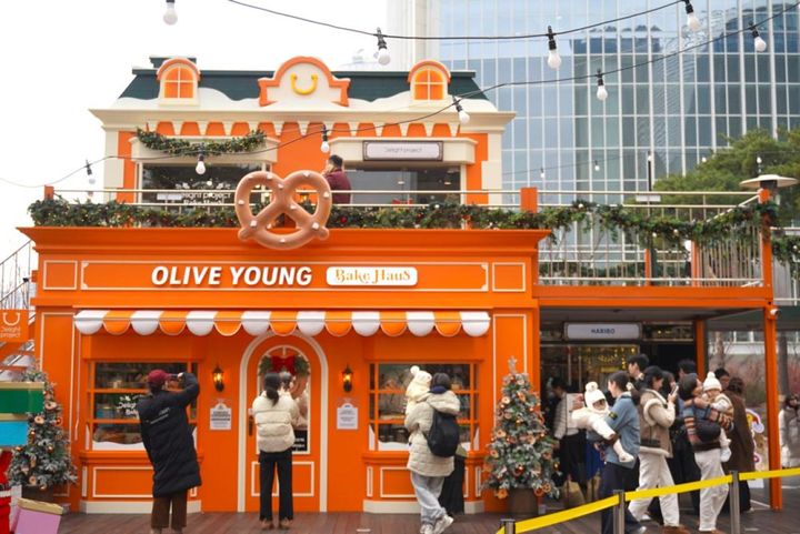 ロッテ系列なので、オリーブ・ヤングのブースも発見。お土産で人気のプレッツェルを販売していいました。