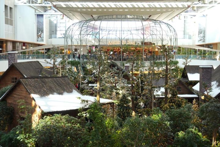 こちらも去年に比べると大人な雰囲気に。三成の現代百貨店と同じように、現代百貨店の今年のクリスマスのコンセプトがこのようなスタイルのようです。