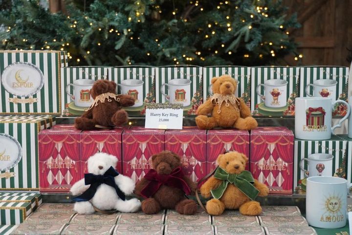 クリスマスグッズがかわいくて、思わずパシャリ。それではみなさま、よいクリスマスを！