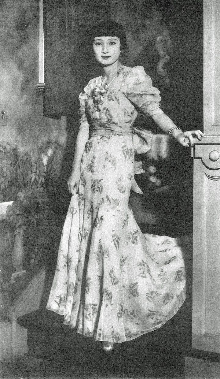 自宅での薩摩千代（千代子）、雑誌『スタイル』1936年8月1日号より