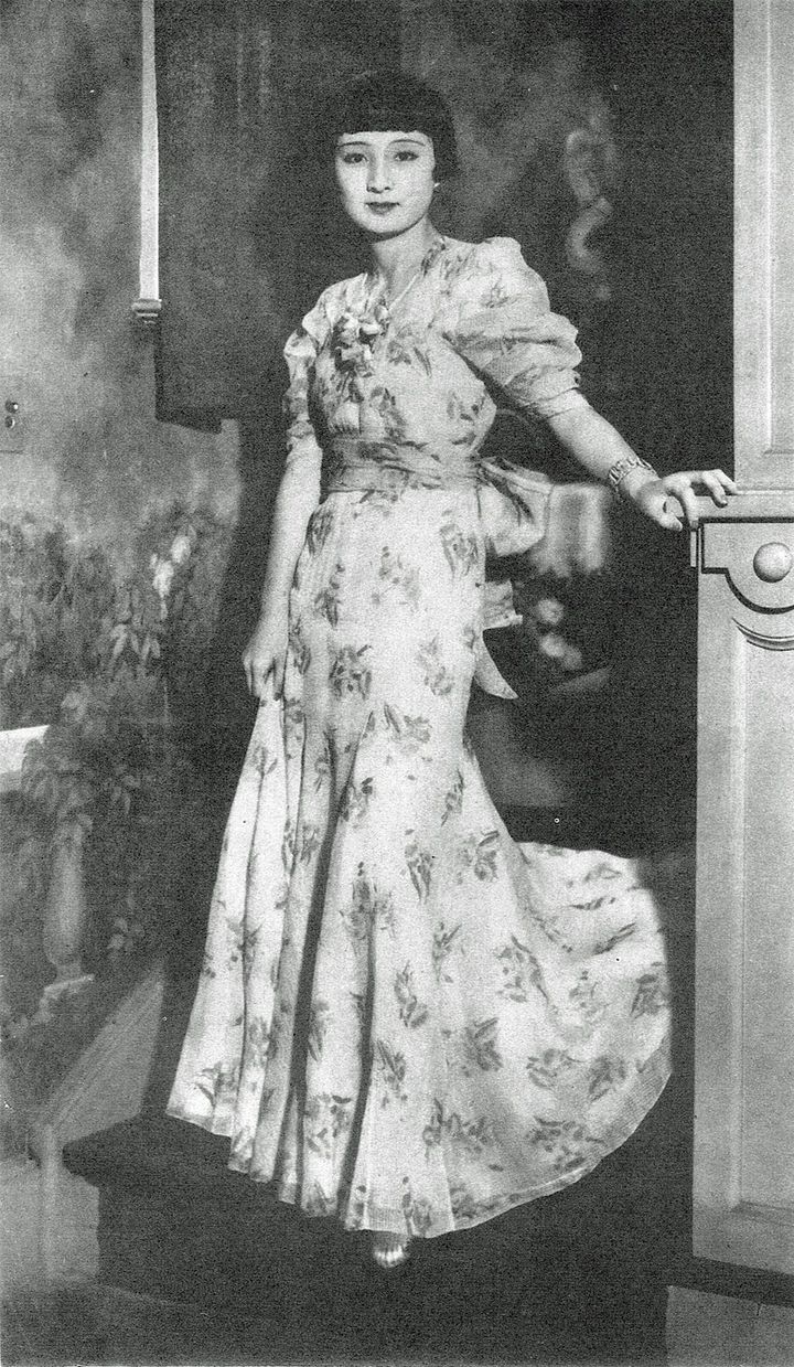 自宅での薩摩千代（千代子）、雑誌『スタイル』1936年8月1日号より