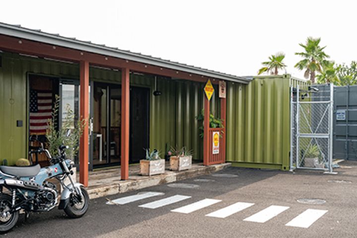 オーナーの夢をカタチにしたオールドアメリカンなコミュニティガレージ空間