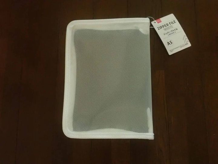DAISO(ダイソー)：A5ジッパーファイル(ホワイト)