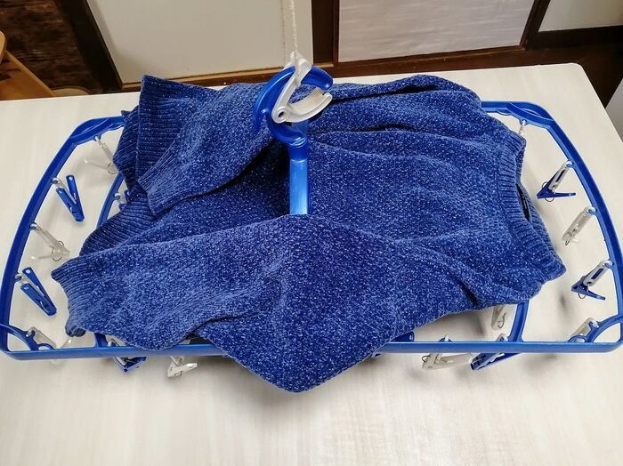 『伸びちゃうセーター』どう干したらいい？お家にあるものだけで〈かんたん！専用干しスペース〉作れました♪