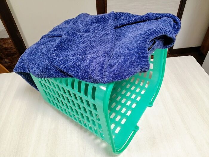 『伸びちゃうセーター』どう干したらいい？お家にあるものだけで〈かんたん！専用干しスペース〉作れました♪