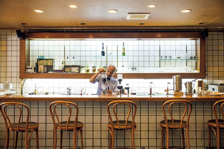 京都〈はなふさ イースト店〉店内