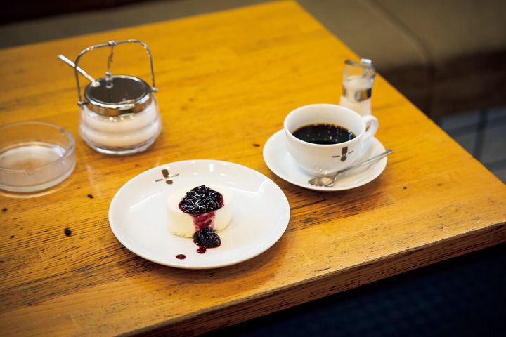 京都〈はなふさ イースト店〉サントスブレンド、レアタイプチーズケーキ