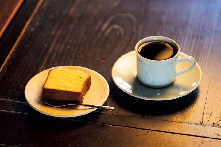 京都〈IWASHI COFFEE〉中深煎りブラジル、パウンドケーキ
