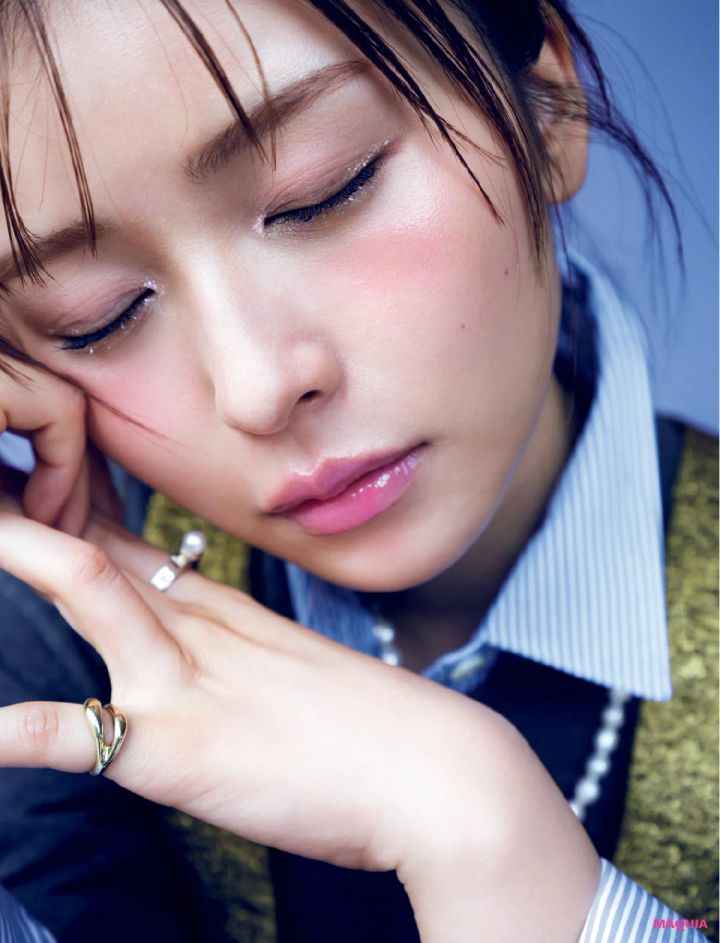 長濱ねる 冬メイク 20025 coldgirlメイク グリッターアイ