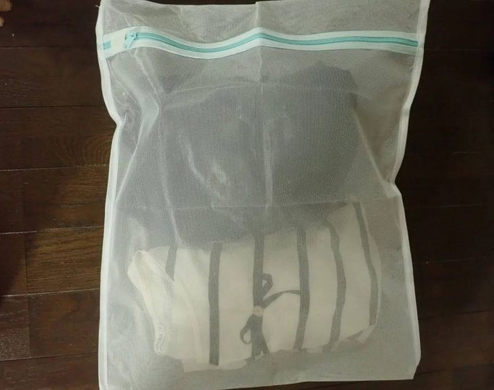 DAISO(ダイソー)：リバーシブル洗濯ネット(細目、角型)