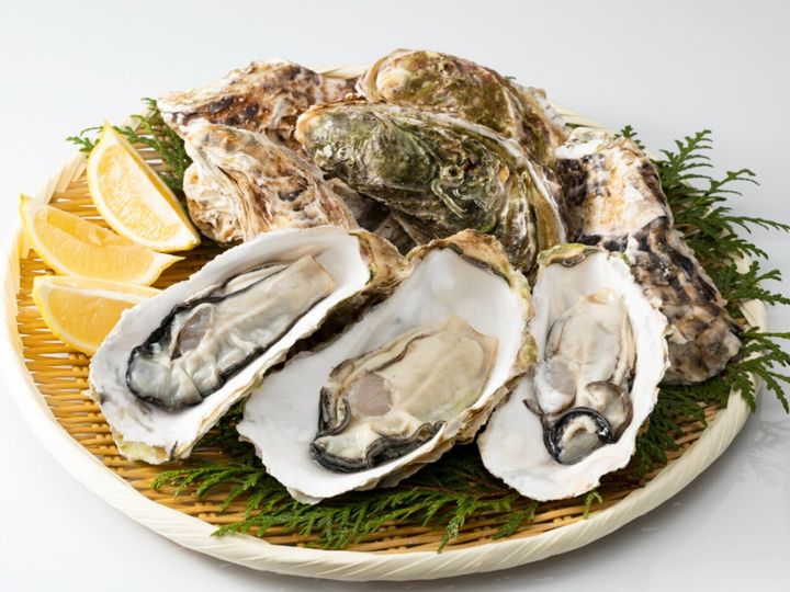 All About ニュース編集部が全国250人を対象に実施した旅先で食べたいご当地グルメに関するアンケートの調査結果から、旅先で食べたい「広島県のご当地グルメ」ランキングを発表！ 2位「カキ」を抑えた1位は？