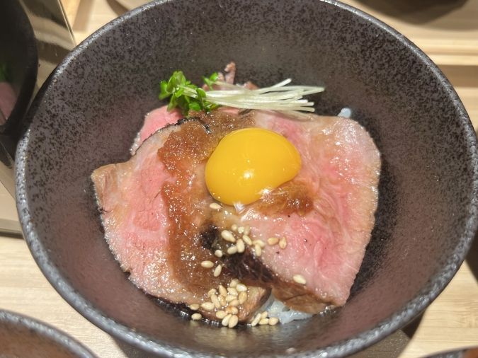 BOWL（ボウル）国産牛ローストビーフ丼