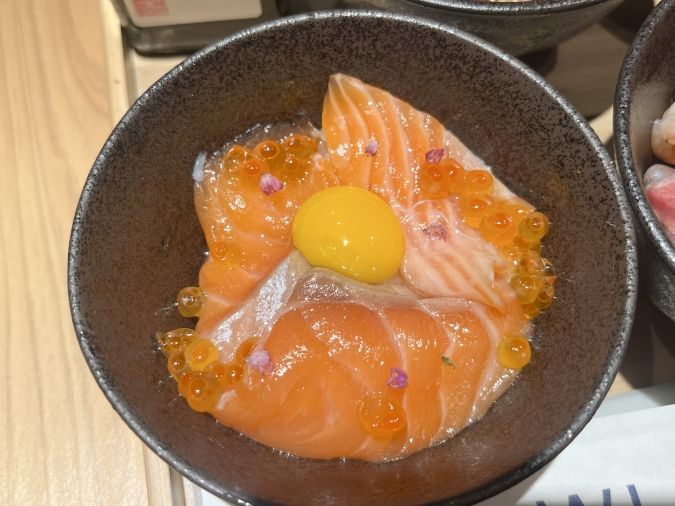 BOWL（ボウル）サーモンいくら丼