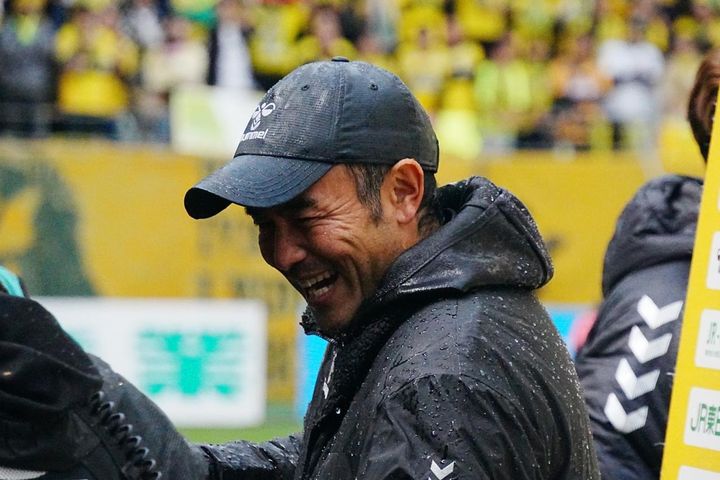 画像: J1昇格PO決勝後の小林監督（写真：縄手猟）