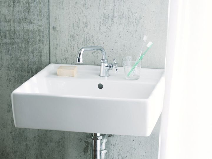 歯ブラシ、コップ、タオルの置き方や水栓の掃除不足が、洗面所を「カビや雑菌の温床」にしてしまいます。今回は、洗面所を清潔に保ち、掃除をラクにするための方法を紹介します。