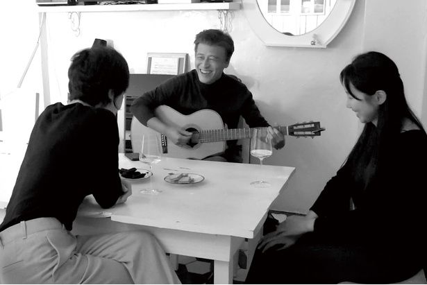 主役でありながら女性陣をフォローする側に回っている(『WALK UP』) [c] 2022 JEONWONSA FILM CO. ALL RIGHTS RESERVED