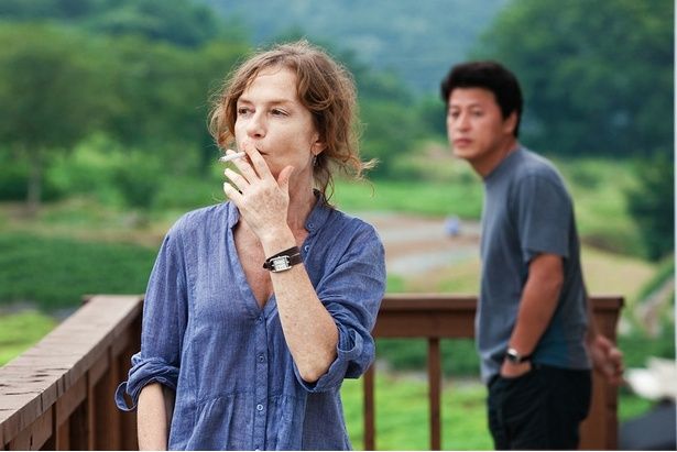 イザベル・ユペール、クォン・ヘヒョが出演した『3人のアンヌ』 [c]Everett Collection/AFLO