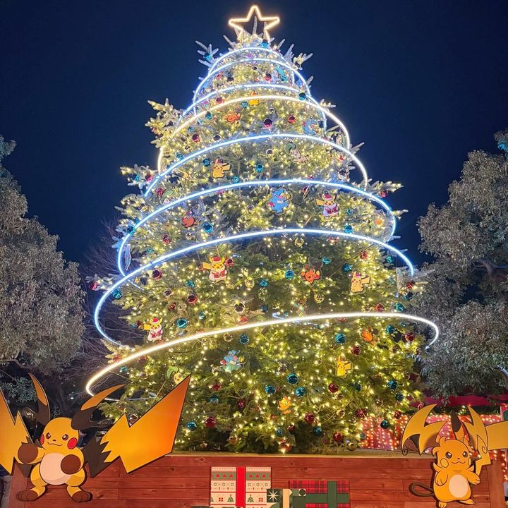入手困難　クリスマスツリー ピカチュウサンタ ポケモン】サンタ姿のピカチュウが可愛すぎ♡ 横浜クリスマス