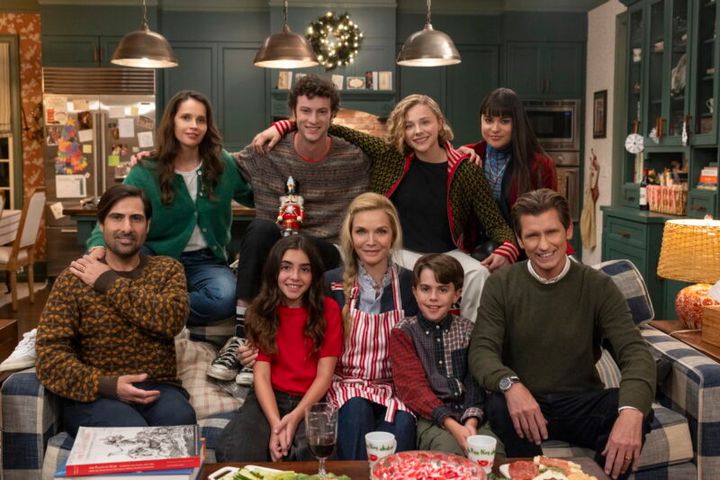 一家の大騒動を描いた心温まるコメディ『なんて楽しいクリスマス！』© Amazon Content Services LLC