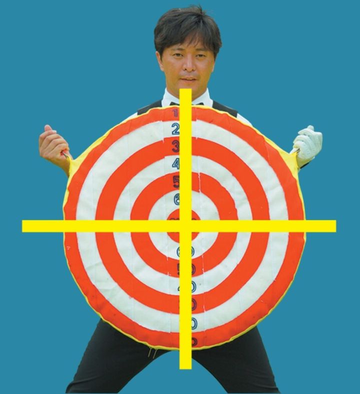 アプローチで上手く転がすコツは？「右ヒザを左ヒザに寄せると…」プロが解説