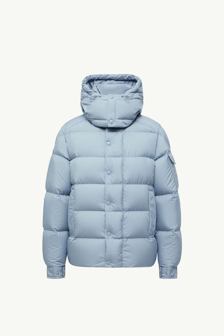 ショートダウンジャケット「MONCLER MAYA 70」 ¥354,200／MONCLER（モンクレール ジャパン 0120-938-795）