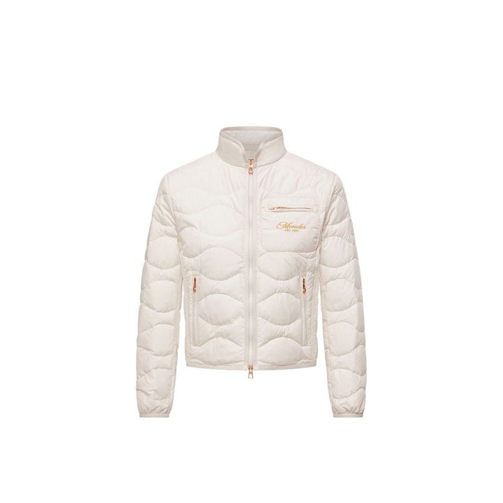 ショートダウンジャケット「TEGEA」 ¥288,200／MONCLER（モンクレール ジャパン 0120-938-795）
