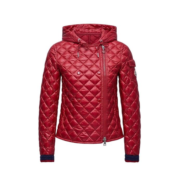 ショートダウンジャケット「CORBELIN」¥339,900／MONCLER（モンクレール ジャパン 0120-938-795）