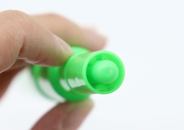 セリアの吹付口があるアートフローマーカーAセット