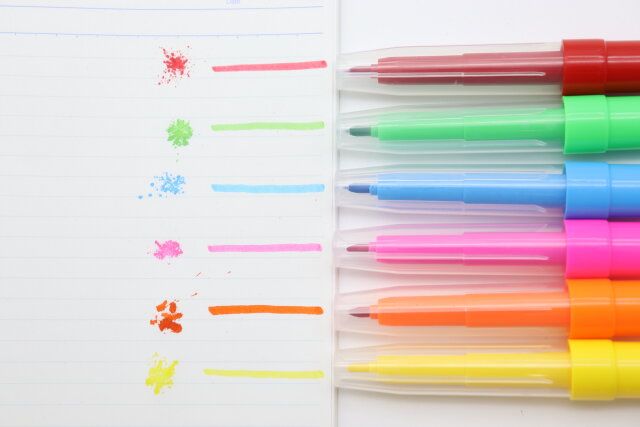 セリアのアートフローマーカーAセットとアートフローマーカーBセットの色味