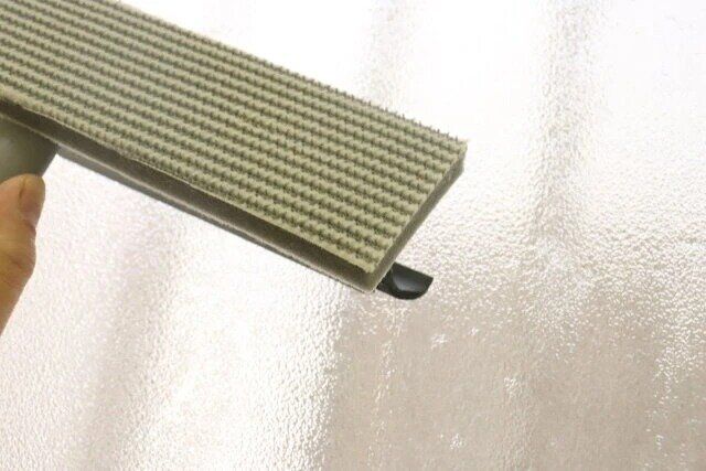 ダイソー 窓・網戸クリーナー（落ち落ちV）