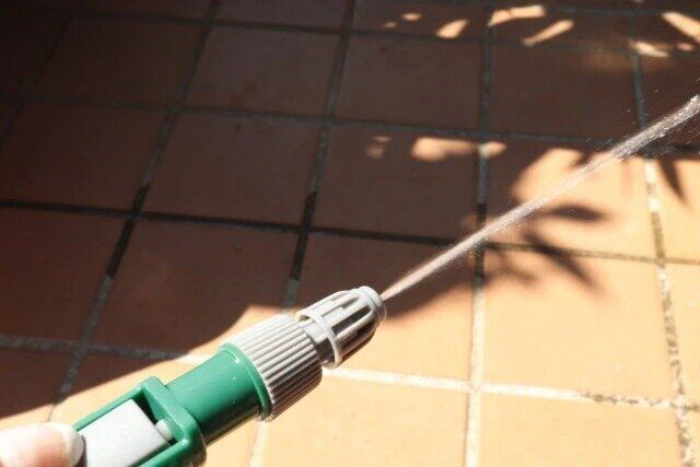 ダイソー 加圧式霧吹き（ペットボトル用）