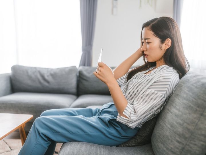 経済的な事情で進学をためらう学生や、成績優秀な生徒に対して学費を補助する奨学金制度。All About ニュース編集部が実施した「奨学金」に関する調査から、神奈川県在住・26歳女性のエピソードを紹介します。