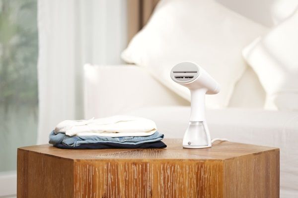 裏側のシワまで吸う5000Paスチーマー「airmorn one」先行販売中！