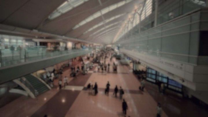 空港での出会いに感謝（画像はphotoAC)