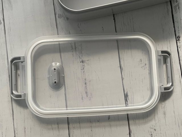 ダイソー 保存容器としても使えるお弁当箱（エア弁付）フタは両面ロックタイプ