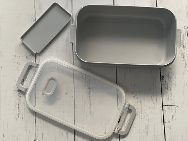 ダイソー 保存容器としても使えるお弁当箱（エア弁付） 容量は880ml